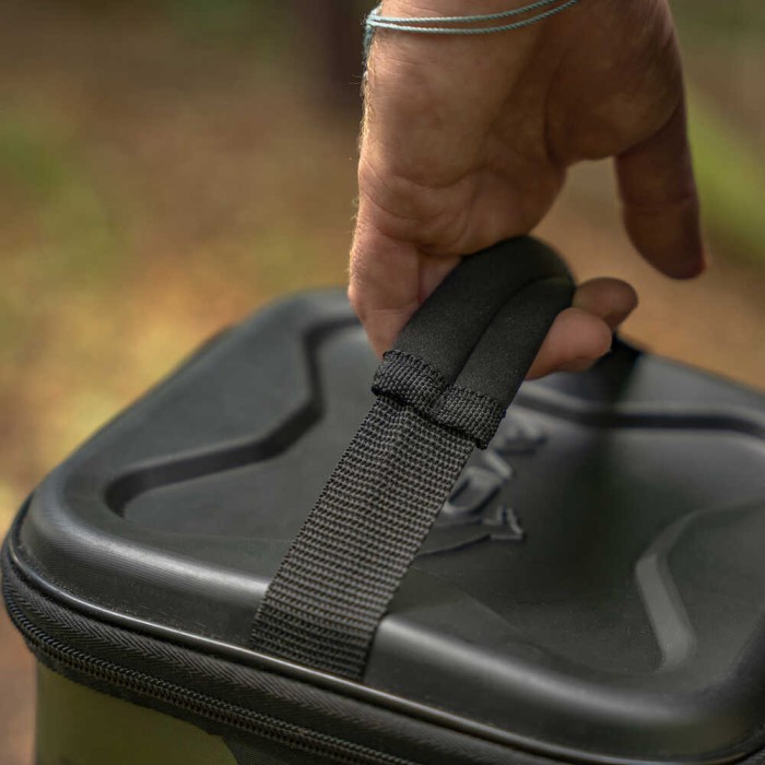 Avid Carp Stormshield Pro Fishing Coolbag Small Close Up Handle