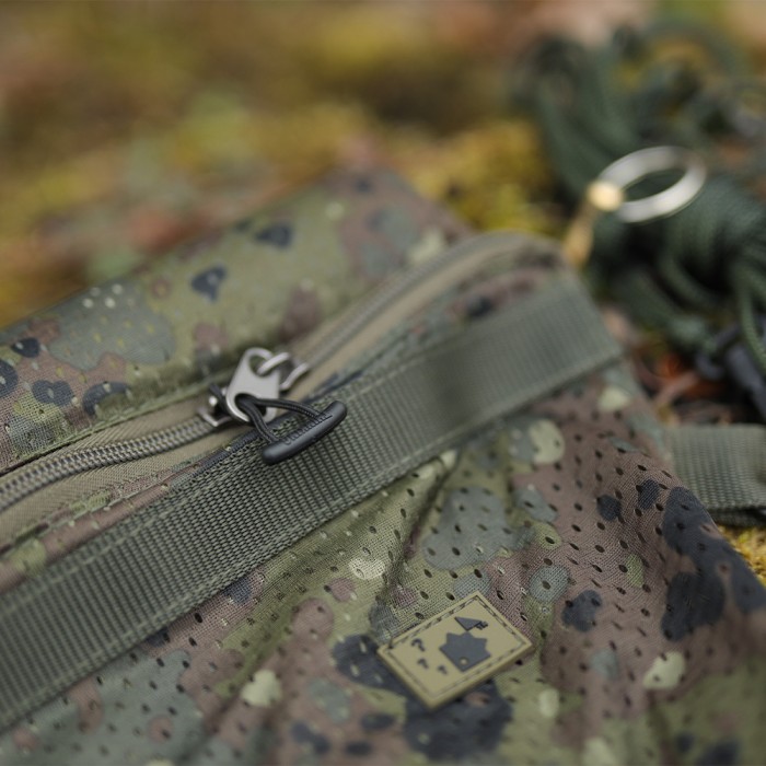 Thinking Anglers Camfleck ALL-IN-ONE Retainer Fishing Sling Close Up 2