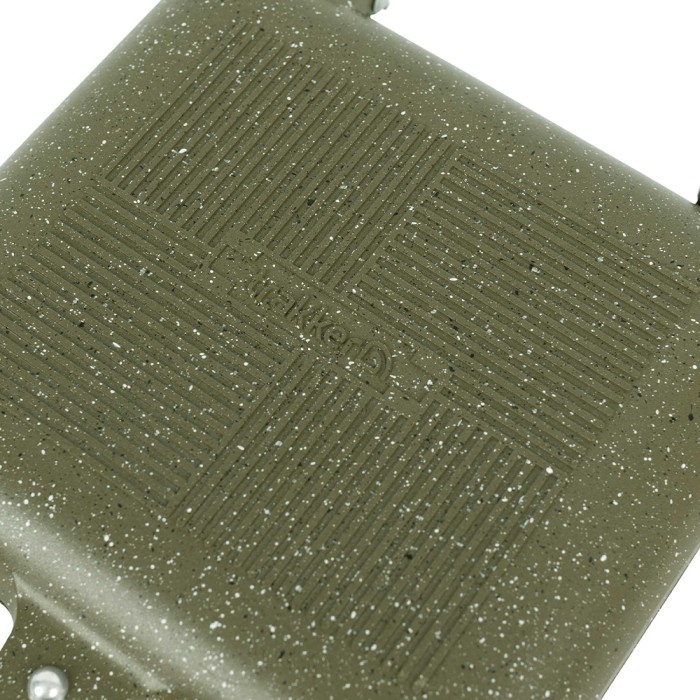 Trakker Armolife XL Marble Sandwich Toaster Close Up 1