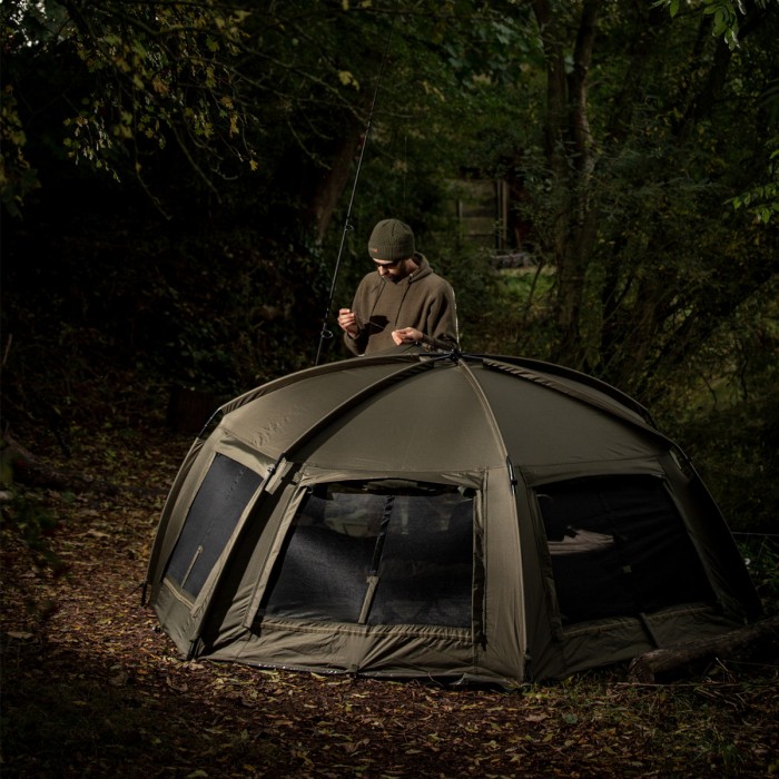Trakker Tempest 100 Fishing Brolly Aquatexx EV 1.0 In Use