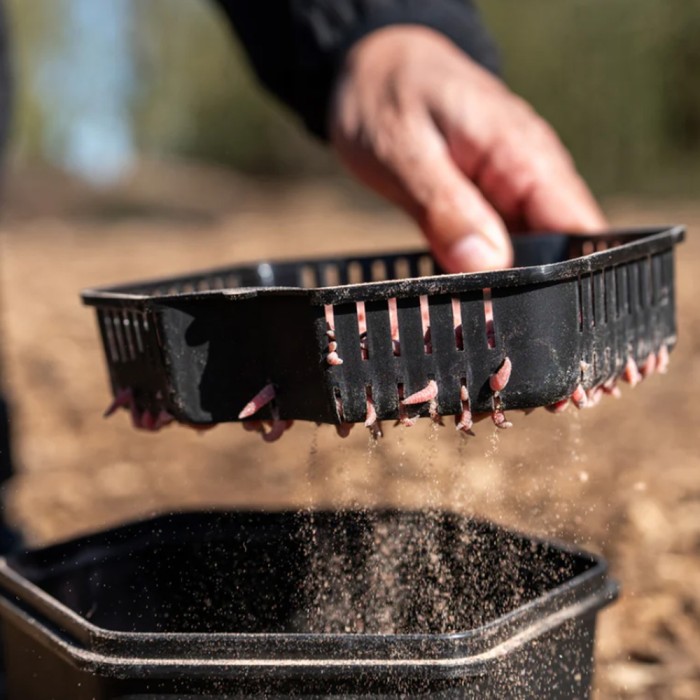 Zebco Secure-Lock Bait Box & Sieve 2L 5