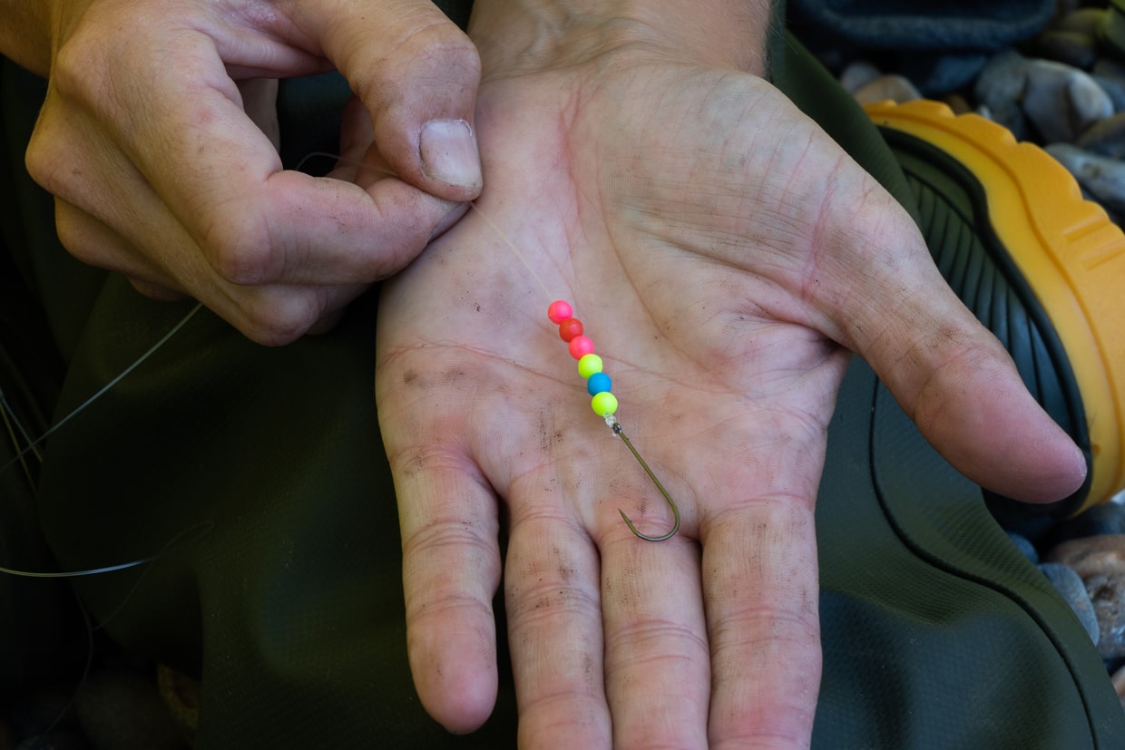 Fluorescent beads on line